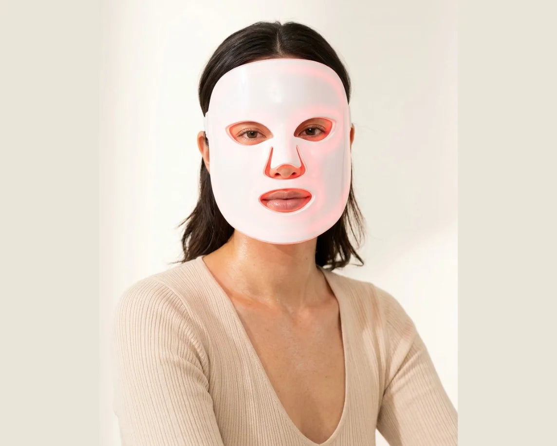Model wearing the LUMASKCO mask with red light on